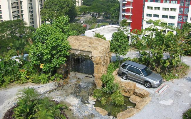 Multi-terrain test track and tropical vegetation on a roof